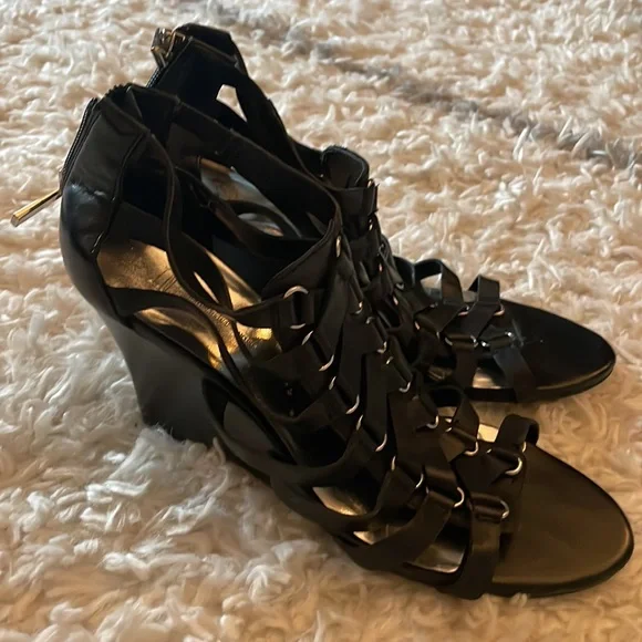 I.N.C wedge black sandals - 8M - Picture 2 of 6